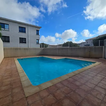 Dans Avec Piscine Apartment *