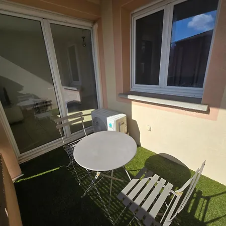 Dans Résidence Avec Piscine *